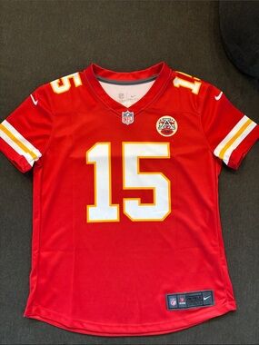 Nike Kansas City Chiefs Patrick Mahomes #15 Dri-FIT Jersey Women’s Small Red NFL